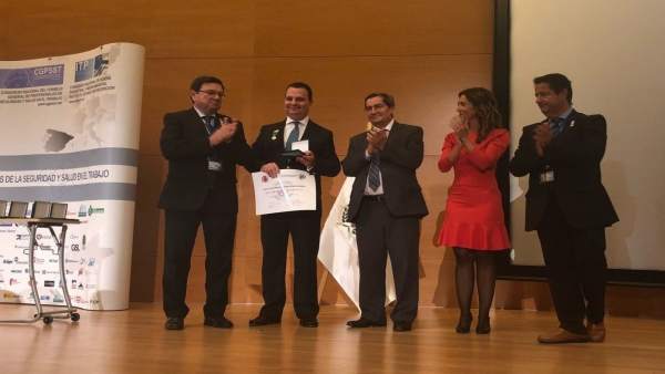 Entrega del reconocimiento al abogado sevillano Francisco José Fernández Entrega del reconocimiento al abogado sevillano Francisco José Fernández