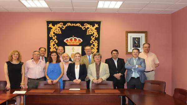 Reunión de la alcaldesa de alcalá de Guadaíra con respresentantes de FICA Reunión de la alcaldesa de alcalá de Guadaíra con respresentantes de FICA