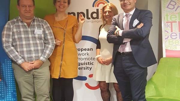 Mikel Arregi, de Euskarabidea, junto a cargos del NPLD Mikel Arregi, de Euskarabidea, junto a cargos del NPLD