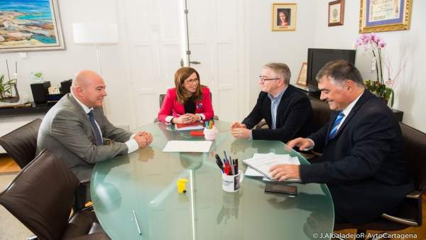 Reunión entre la alcaldesa de Cartagena y representantes de FCC Reunión entre la alcaldesa de Cartagena y representantes de FCC