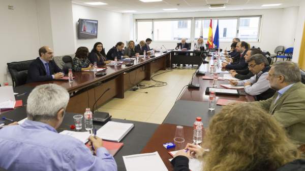 Mesa del diálogo social. Gobierno, sindicatos y patronal Mesa del diálogo social. Gobierno, sindicatos y patronal