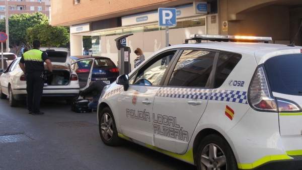 La Policía Local identifica a un presunto 'taxista pirata' La Policía Local identifica a un presunto 'taxista pirata'