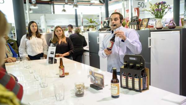 Cervezas Artesanas 'Los Filabres' durante su cata en el espacio 'Almería Cocina' Cervezas Artesanas 'Los Filabres' durante su cata en el espacio 'Almería Cocina'