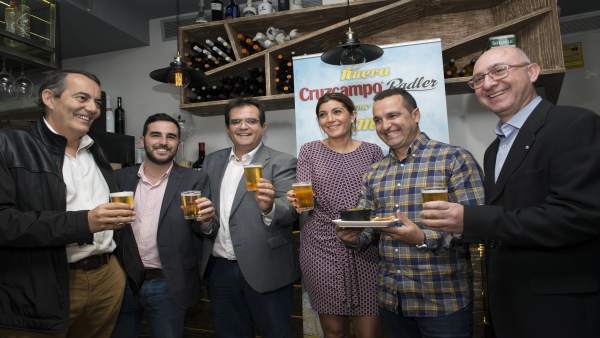 El brindis del Festival de Tapas de Película ha sido en 'Casco Antiguo'. El brindis del Festival de Tapas de Película ha sido en 'Casco Antiguo'.