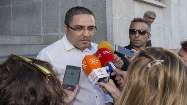 Aníbal Domínguez, hermano y tío de los fallecidos en el crimen de Almonte. Aníbal Domínguez, hermano y tío de los fallecidos en el crimen de Almonte.
