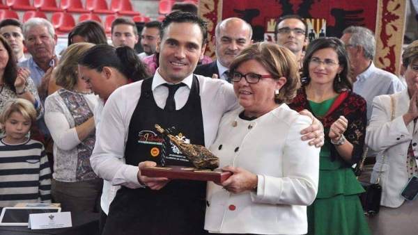 El cortador de jamón José Alcobendas El cortador de jamón José Alcobendas