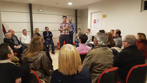 Bustillo mantiene un encuentro con militantes Bustillo mantiene un encuentro con militantes