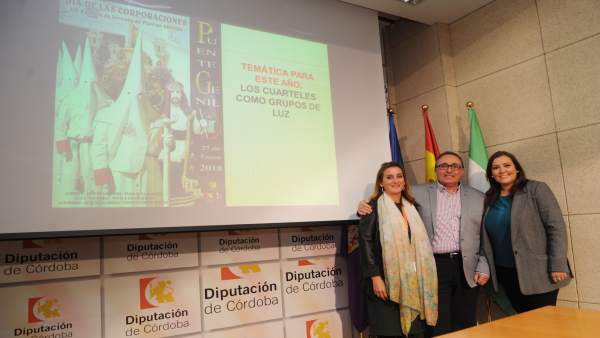 Carrillo (dcha.) en la presentación de una de las actividades Carrillo (dcha.) en la presentación de una de las actividades