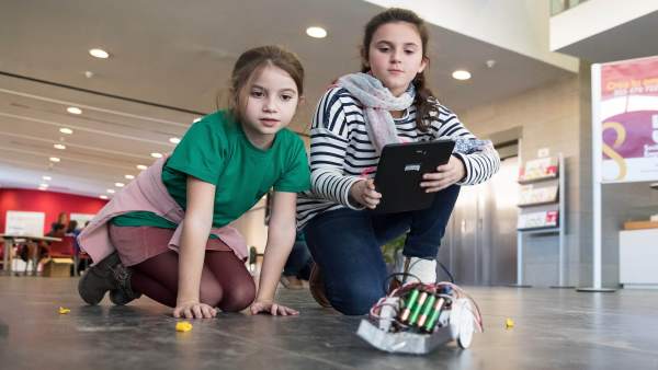 Estudiantes crean soluciones tecnológicas Estudiantes crean soluciones tecnológicas