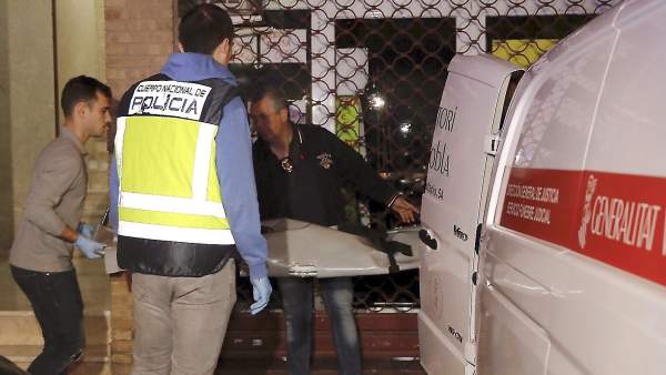 Alzira diu "ja n'hi ha prou" després de la mort de la xiqueta degollada Alzira diu "ja n'hi ha prou" després de la mort de la xiqueta degollada
