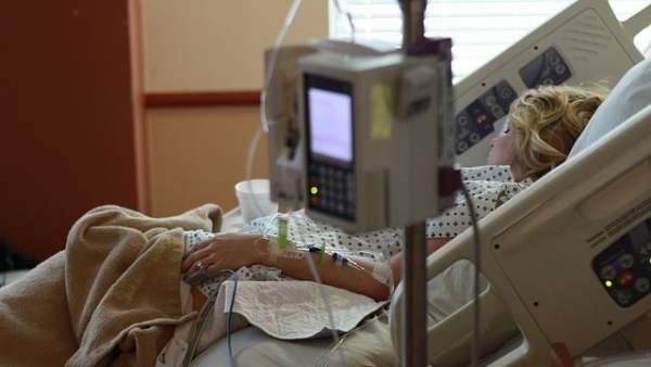 Una enferma en un hospital Una enferma en un hospital