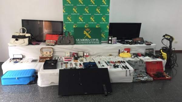 Detenidas cuatro personas por rbos en viviendas en Ourense y Pontevedra Detenidas cuatro personas por rbos en viviendas en Ourense y Pontevedra