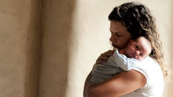 Recién nacido. Madre con su bebé. Maternidad. Recién nacido. Madre con su bebé. Maternidad.