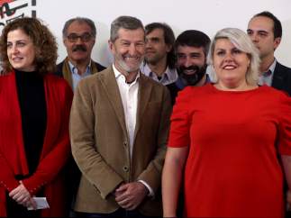 Julio Rodríguez, candidato a liderar Podemos Madrid, rodeado de su equipo.