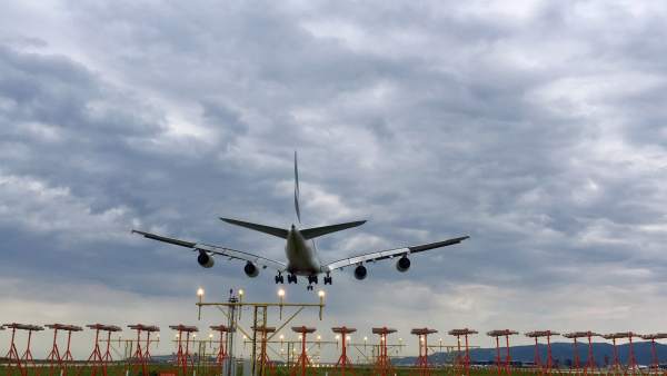 Aeropuerto de Barcelona, avión, aterrizaje Aeropuerto de Barcelona, avión, aterrizaje