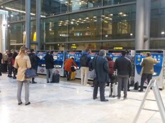 Viajeros optan por el Metro en la T4 de Barajas