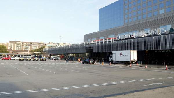 La estación de Sants, sin taxis La estación de Sants, sin taxis