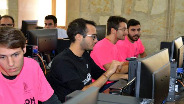 Participantes en el Hackaton Internacional. Participantes en el Hackaton Internacional.