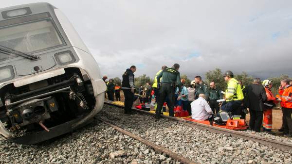 Imagen del tren descarrilado en Arahal (Sevilla) Imagen del tren descarrilado en Arahal (Sevilla)