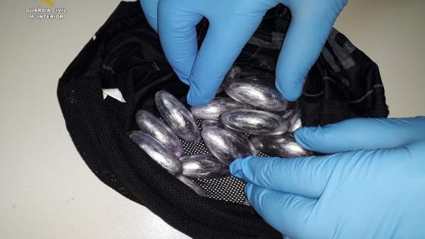 Droga intervenida al detenido. Droga intervenida al detenido.