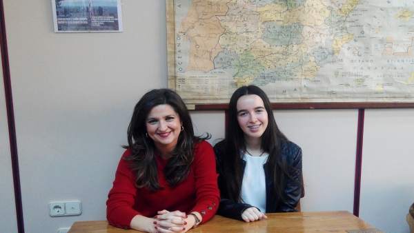 La delegada recibe a Carmen Arjona, alumna del Conservatorio Profesional de Jaén La delegada recibe a Carmen Arjona, alumna del Conservatorio Profesional de Jaén