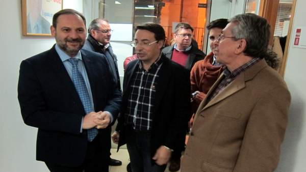 Ábalos a su llegada a la sede del PSOE en Salamanca Ábalos a su llegada a la sede del PSOE en Salamanca