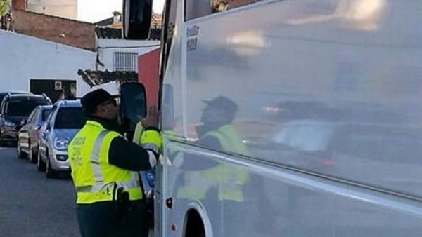 'La Guardia Civil Denunció Al Conductor De Un Autobús Escolar Que Dio Positivo E 'La Guardia Civil Denunció Al Conductor De Un Autobús Escolar Que Dio Positivo E