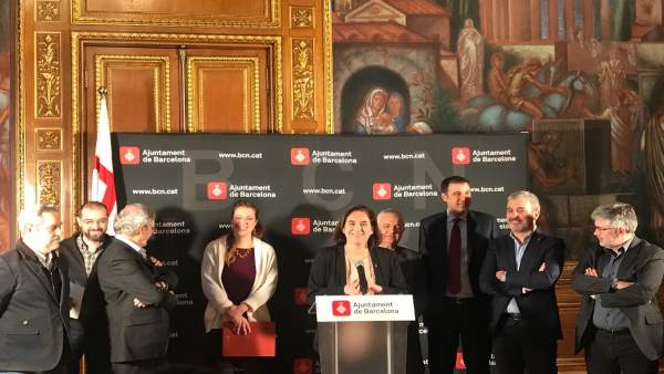 A.Colau presenta un acuerdo sobre la ordenanza de terrazas A.Colau presenta un acuerdo sobre la ordenanza de terrazas