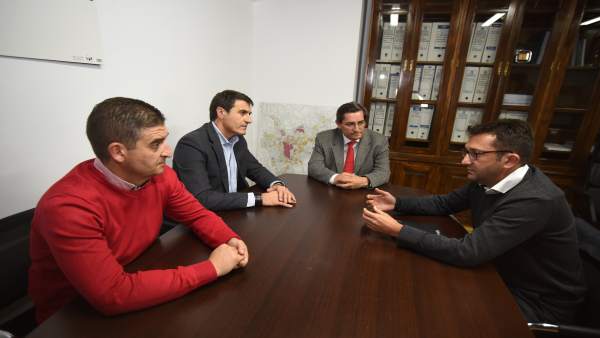 Reunión de Diputación y Ayuntamiento de Baza con la firma Capital Energy Reunión de Diputación y Ayuntamiento de Baza con la firma Capital Energy