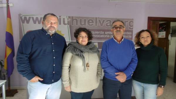 En el centro, el alcalde de Zufre, Félix Rodríguez. En el centro, el alcalde de Zufre, Félix Rodríguez.