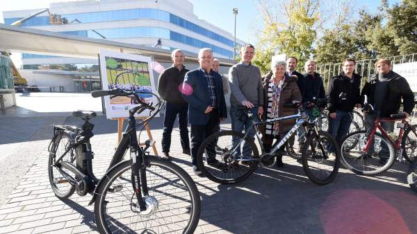 Diputación premia a los trabajadores que van a trabajar en bici Diputación premia a los trabajadores que van a trabajar en bici