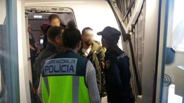 Detenido con reclamaciones judiciales Detenido con reclamaciones judiciales