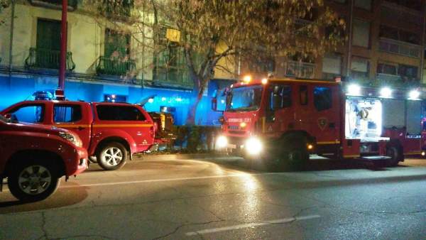 Los bomberos de la DPZ han ayudado a los vecinos del edificio Los bomberos de la DPZ han ayudado a los vecinos del edificio