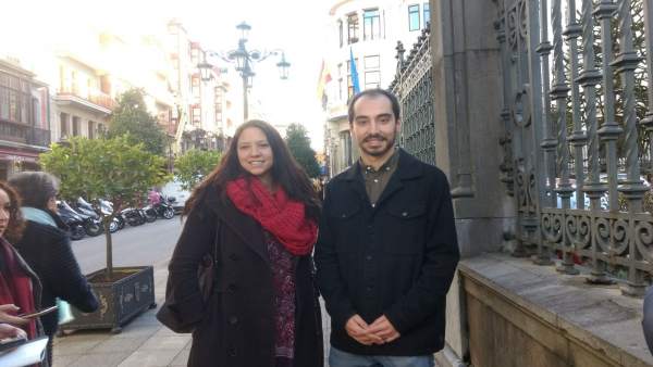 Héctor Piernavieja junto a Nora Isabel Espina. Héctor Piernavieja junto a Nora Isabel Espina.