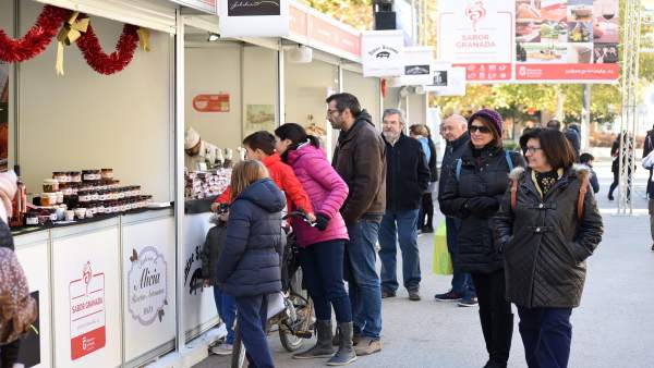Feria Sabor Granada en la plaza del Humilladero con motivo de la Navidad Feria Sabor Granada en la plaza del Humilladero con motivo de la Navidad