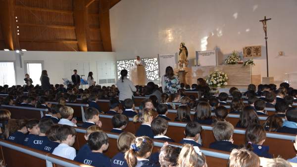 Celebración de la Inmaculada en el Colegio CEU San Pablo Sevilla Celebración de la Inmaculada en el Colegio CEU San Pablo Sevilla