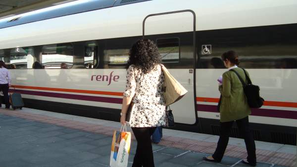 Tren Avant En La Estación De Segovia. Tren Avant En La Estación De Segovia.