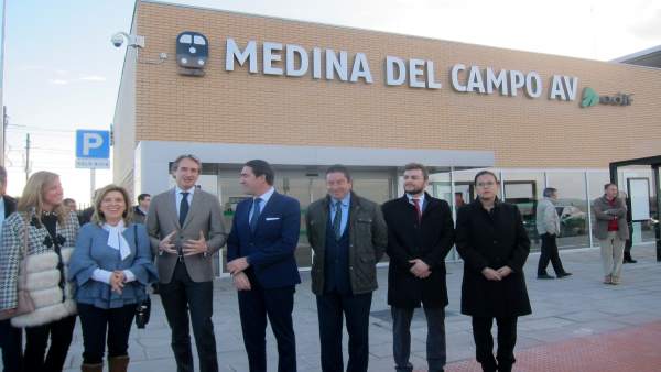 El ministro inaugura la estación del AVE en Medina del Campo. El ministro inaugura la estación del AVE en Medina del Campo.