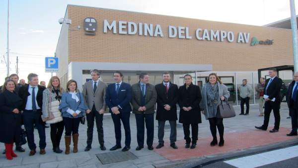 De la Serna, en la nueva Estación del AVE en Medina. De la Serna, en la nueva Estación del AVE en Medina.