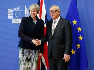 Juncker y May
