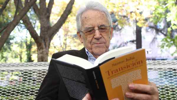 El historiador Santos Juliá presenta su nuevo libro Transición El historiador Santos Juliá presenta su nuevo libro Transición