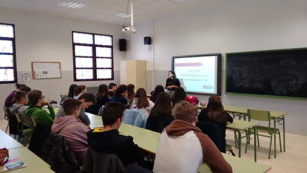 Taller sobre emprendimiento social en el IES Santa Emerenciana de Teruel. Taller sobre emprendimiento social en el IES Santa Emerenciana de Teruel.