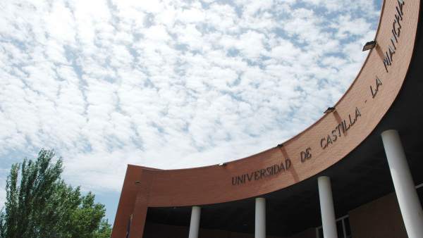 Universidad De Castilla-La Mancha Universidad De Castilla-La Mancha