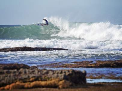 Cualquier día del año es posible ver surfistas en las olas de Ericeira.