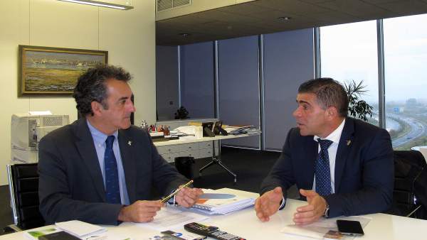 Martín se reúne con el alcalde de Argoños Martín se reúne con el alcalde de Argoños