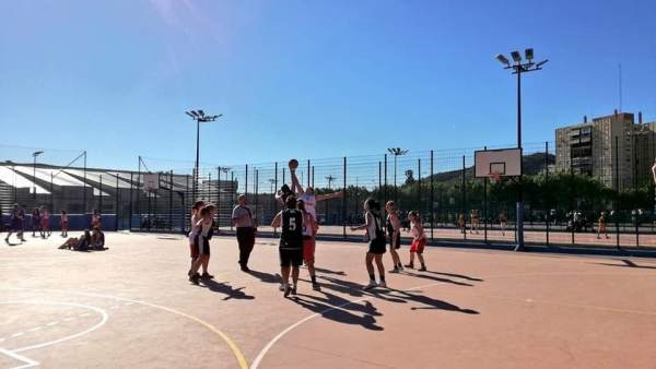 Baloncesto actividades extraescolares puerta oscura málaga colegios niños deport Baloncesto actividades extraescolares puerta oscura málaga colegios niños deport