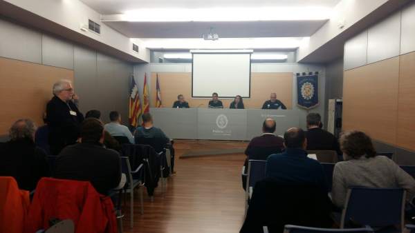 Reunión de Cort con el sector del taxi Reunión de Cort con el sector del taxi