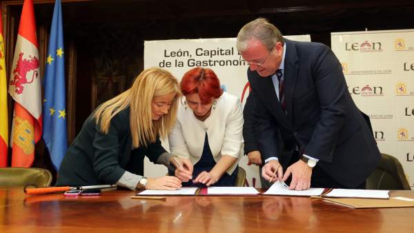 León: Momento de la firma entre Ayto e Inserta León: Momento de la firma entre Ayto e Inserta