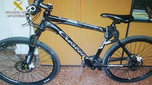 Bicicleta incautada a dos jóvenes detenidos por robos en viviendas Bicicleta incautada a dos jóvenes detenidos por robos en viviendas