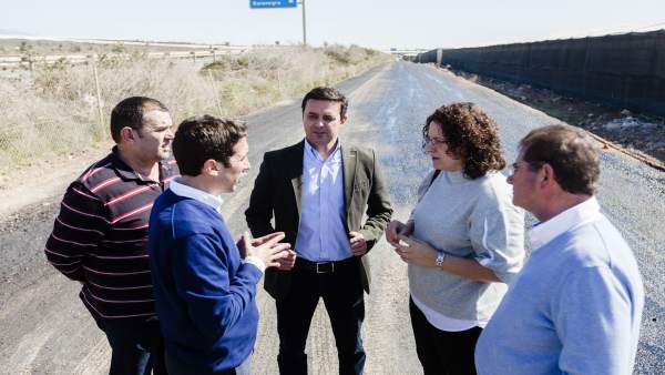 El diputado Óscar Liria, en una visita a las obras acometidas en Balanegra. El diputado Óscar Liria, en una visita a las obras acometidas en Balanegra.